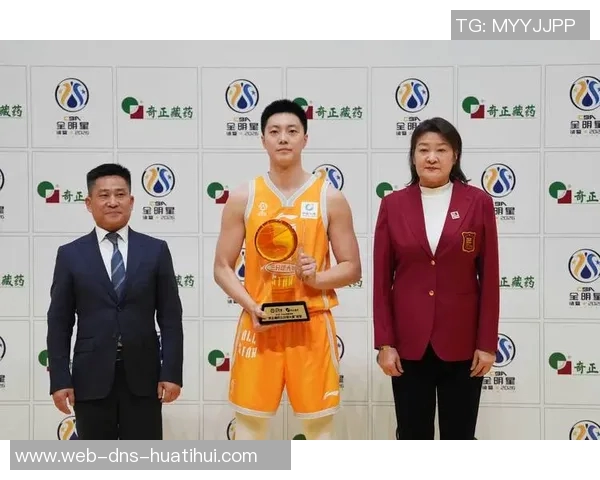 胡明轩的篮球之路：从青涩少年到国家队核心的成长历程与辉煌成就